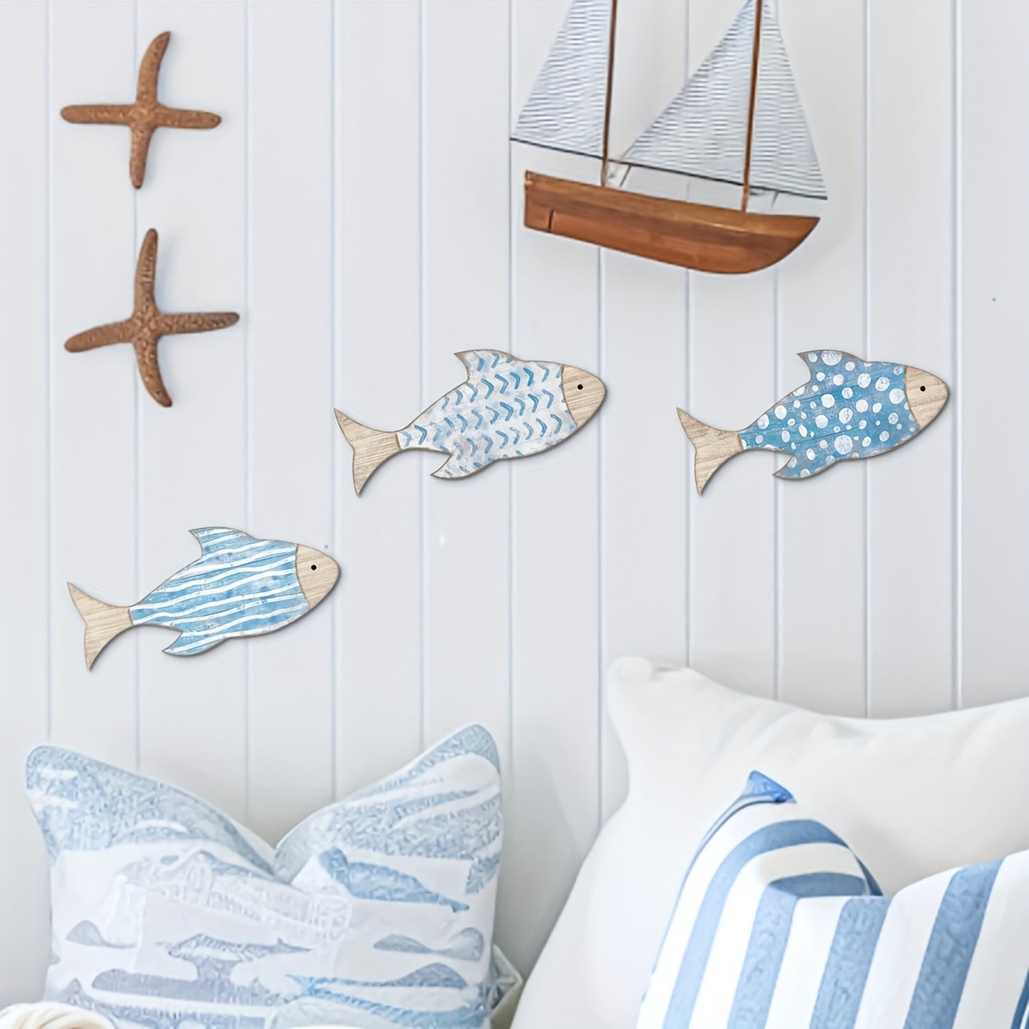 3er-Set handbemalte Holzfisch Wanddekoration (17cm groß) – Maritime Strand-Deko in Blau und Weiß für Badezimmer, Wohnzimmer & Deko-Fischernetz