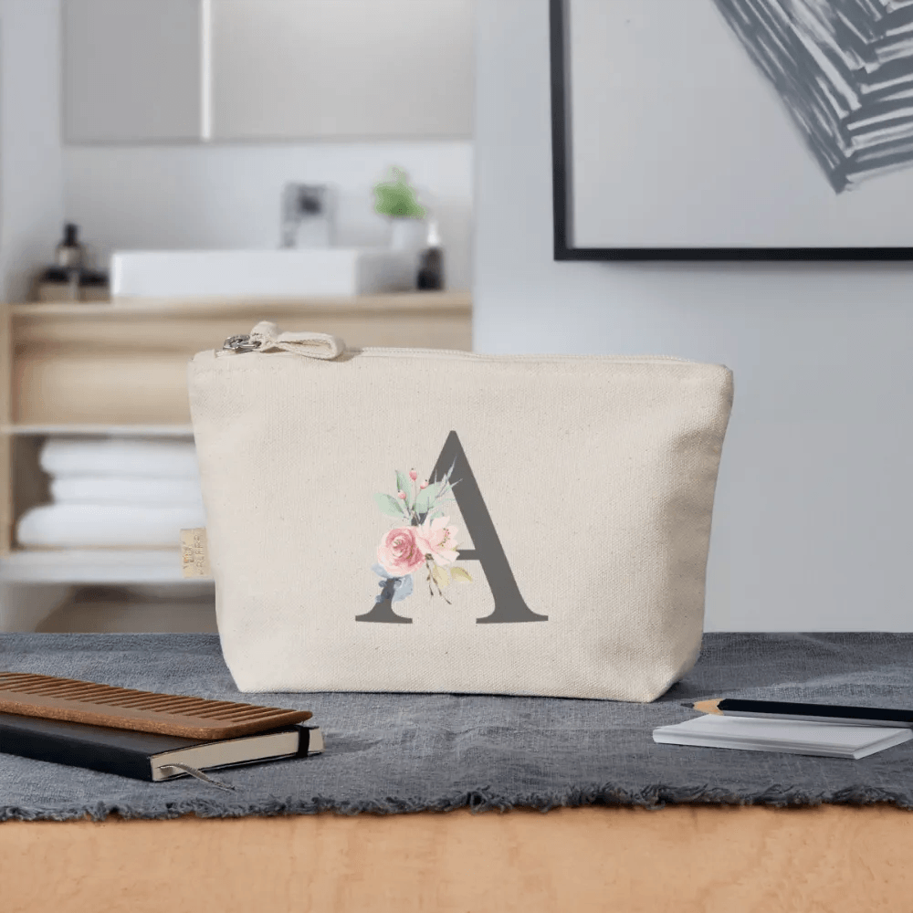 happy-prints.eu - Personalisierte Tasche mit Buchstaben und Blumen für den Namen - Täschchen für Mädchen und Damen aus Bio Baumwolle - Buchstabe und Motiv individualisierbar - 250 x 140 x 60 mm