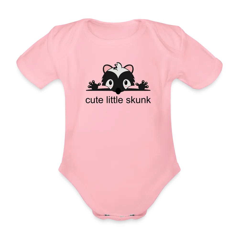 Personalisierter Baby Bio Body mit süßem Stinktier und Spruch "cute little skunk" - Print Shirts für Kleinkinder - Motiv und Text individualisierbar - in vielen Farben und Größen - Hellrosa