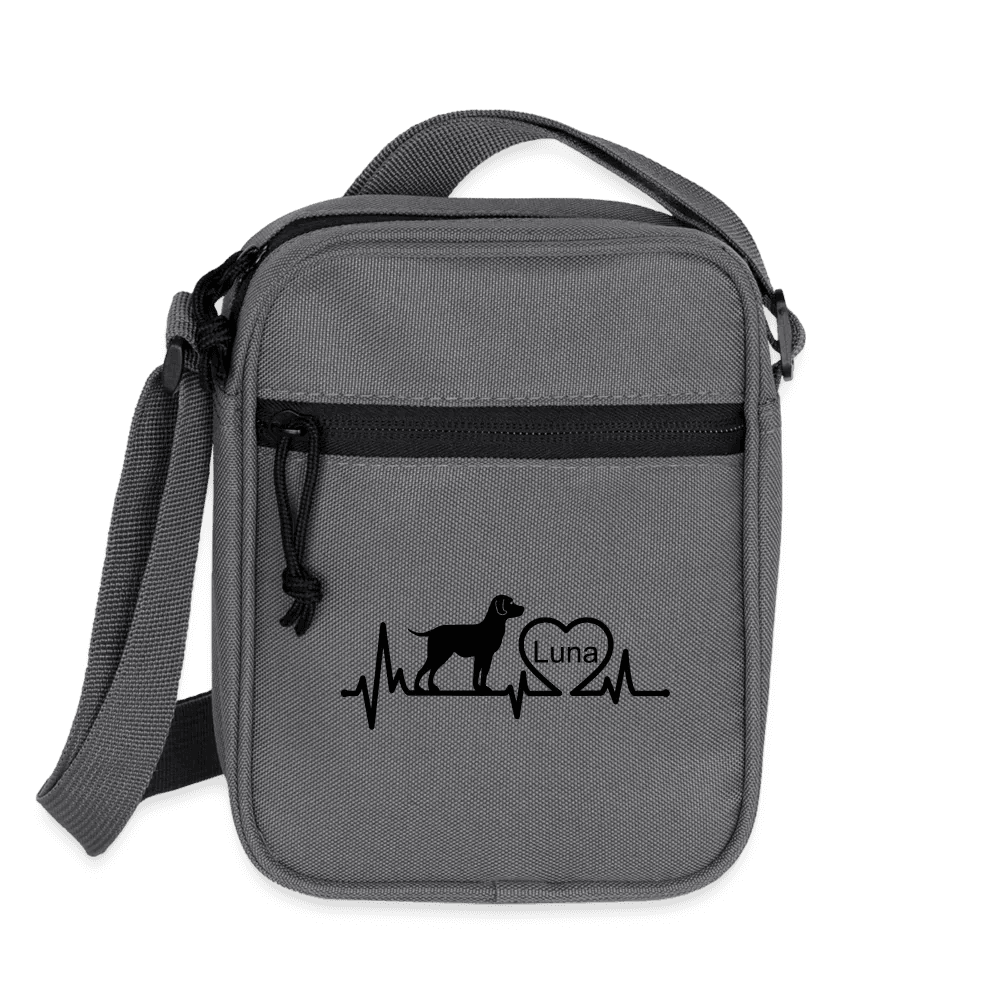 happy-prints.eu - Personalisierter Crossbody Bag mit Hund, Herzschlaglinie und Name - individualisierbar bei Bild, Name, Motiv und Text
