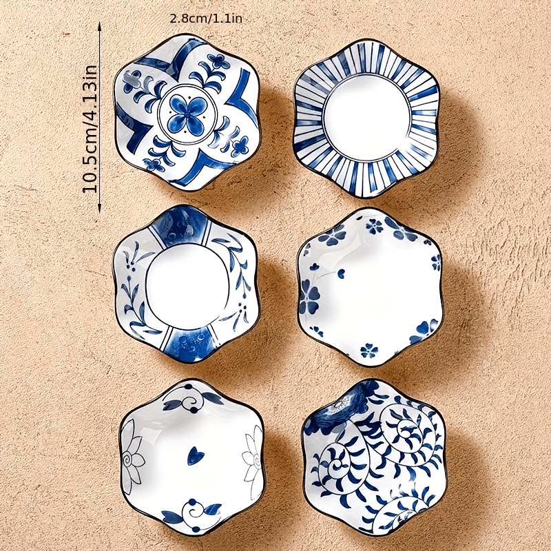 6-teiliges Pflaumenblüten-Keramik-Saucenschalen-Set – Sechseckige Gewürzteller aus Porzellan, Ø 10,5 cm, Blau-weiß im traditionellen Design