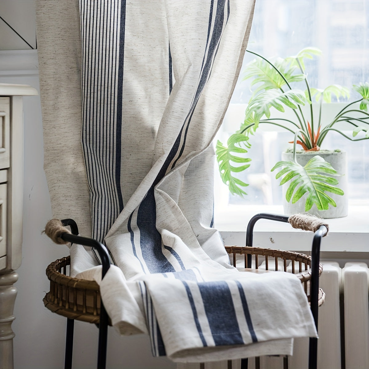 1 Stk. hübscher maritimer Vorhang mit Streifen in Marineblau – gewebter Oxford-Stoff, modernes Design, viele Längen