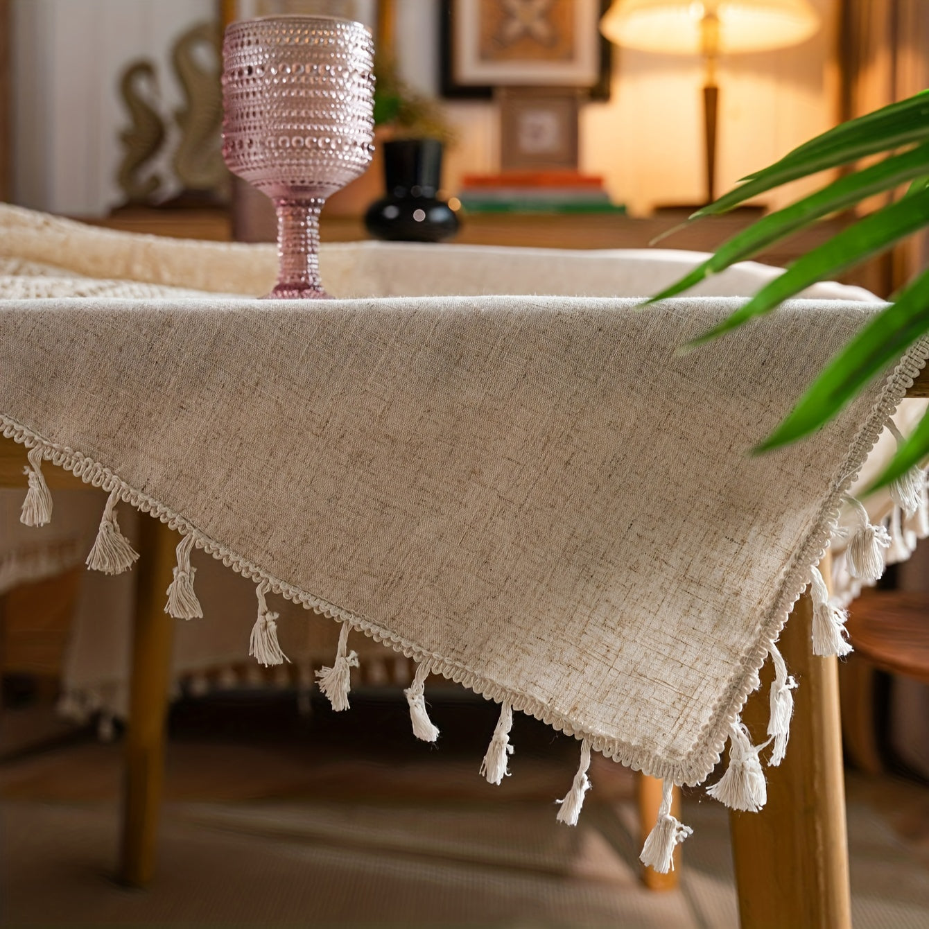 1 Stück Boho Tischdecke mit Hohlmuster und Fransen in milchigem Weiß oder Beige mit Fransen & geometrischem Muster, 85 % Polyester & 15 % Leinen