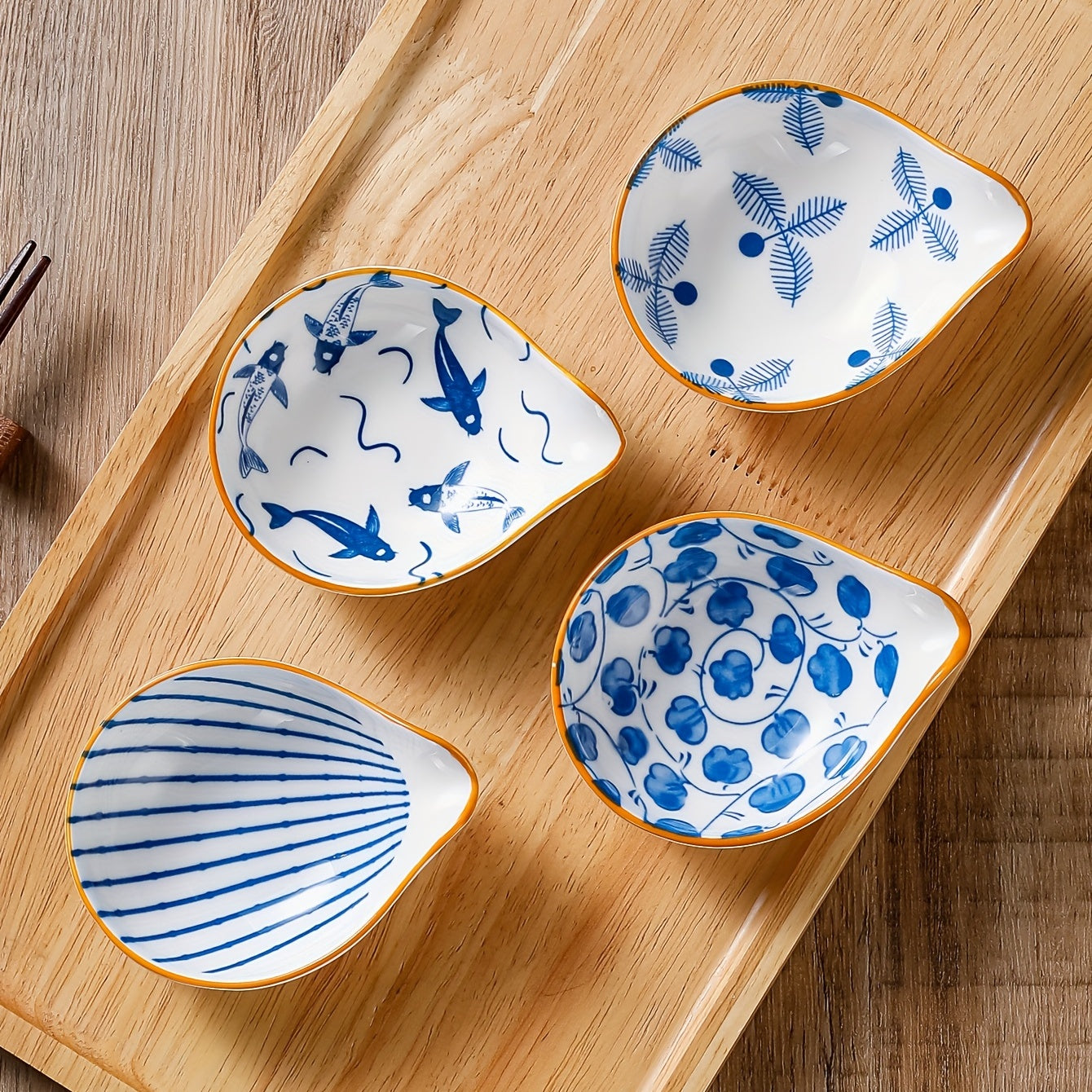8er-Set Japanische Keramik Gewürzschalen – Mini-Keramikschälchen 9,5×7,5 cm mit Muschel-, Koi-, Blatt- & Blumenmotiv in Weiß/Blau/Goldgelb