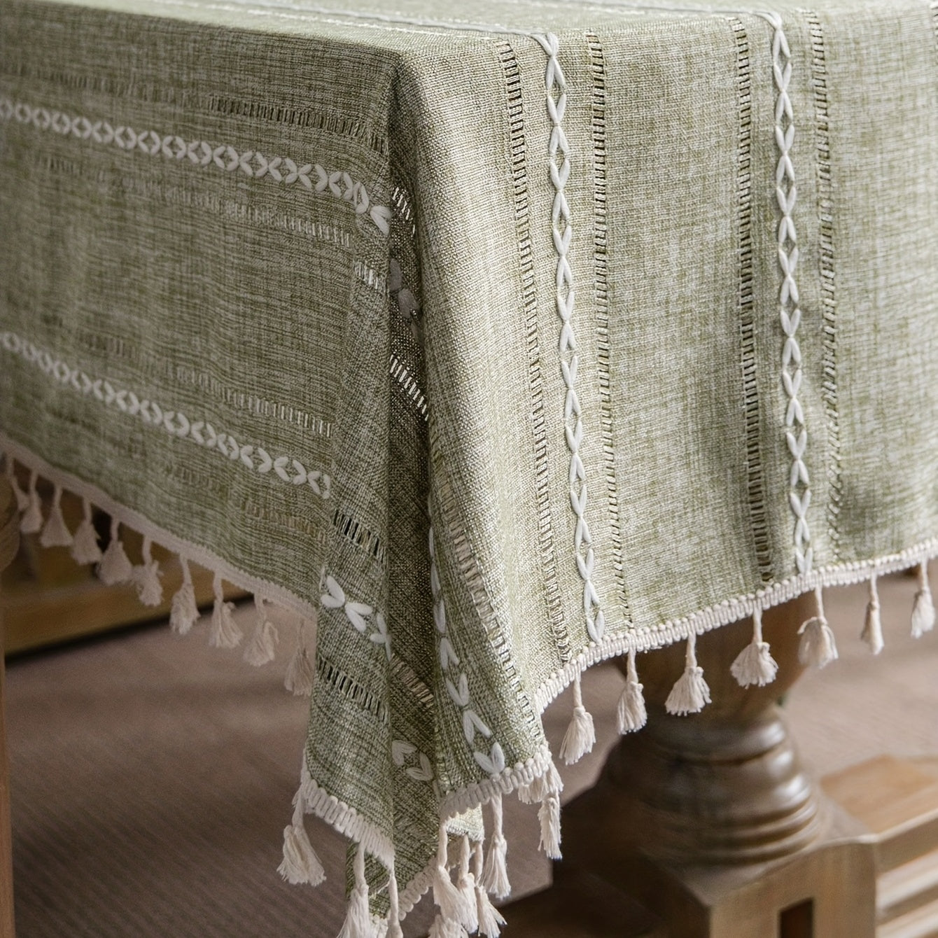 Boho Tischdecke „Salbei Moments“ in Salbeigrün und Weiß – Rechteckige Tischwäsche mit Geometrischem Kreuz-Muster in 5 Größen