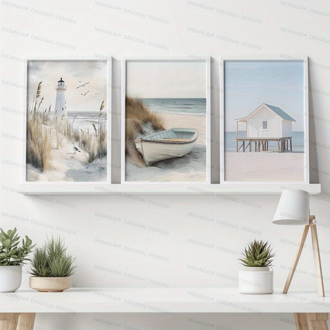 3er-Set Leinwand-Poster „Maritime Sommerträume“ – Rahmenloser Art-Deco Druck mit Leuchtturm, Strandhaus & Boot in sanften Farben