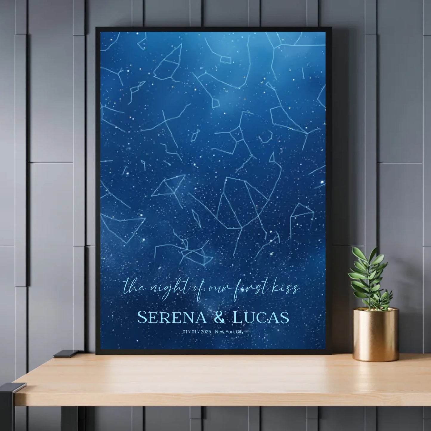 Personalisierte Sternenkarte mit allover Sternenbild in den tollen Farben blau, weiß und navy - Exklusives Holzrahmen-Poster mit Halbglanzpapier, bruchsicheres Plexiglas und FSC-zertifiziertes Papier