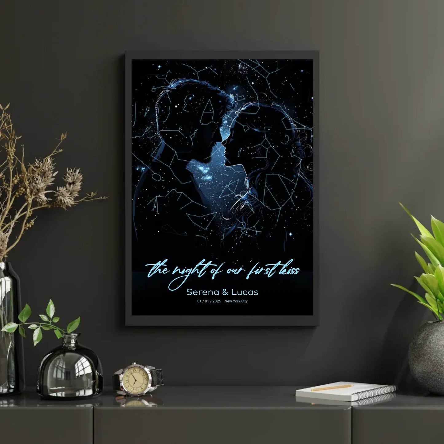 happy-prints.eu - Personalisierte Sternenkarte mit Liebespaar in den tollen Farben blau, weiß und schwarz - the night of our first kiss