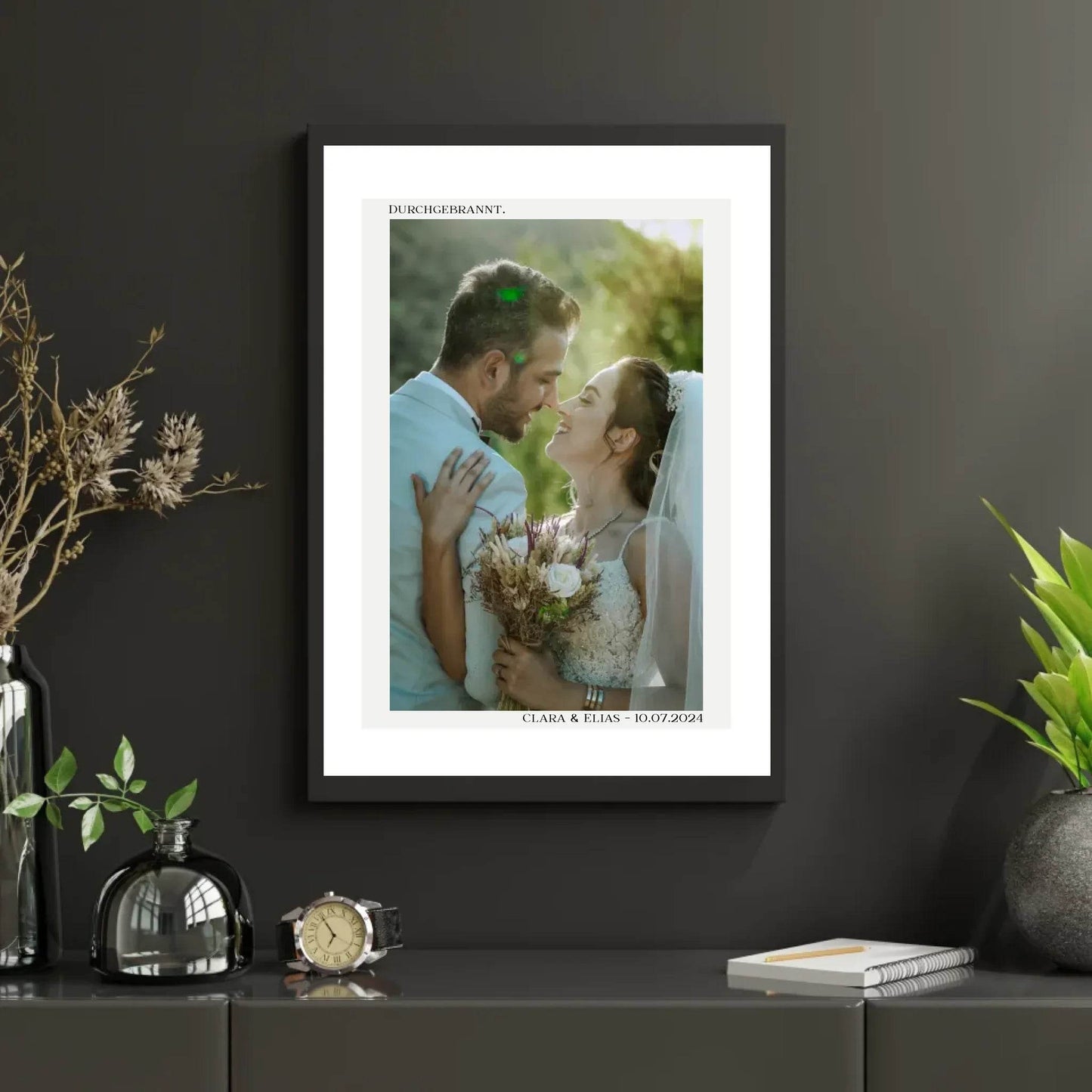 happy-prints.eu - Personalisiertes Poster zur Hochzeit - Durchgebrannt! - Minimalistisches Design mit Brautpaar