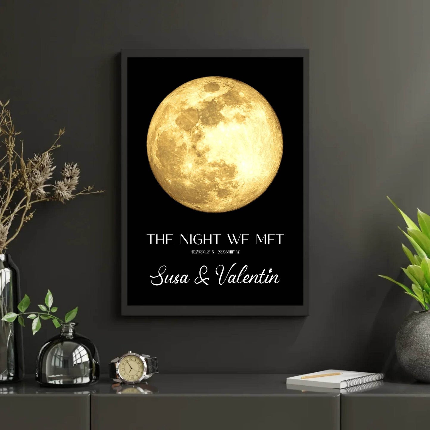 happy-prints.eu - Personalisierte Mondkarte auf schwarz - Persönliche Koordinaten nach Ort und Datum - Mond in blau, silber und gold verfügbar - Design kann individuell angepasst werden