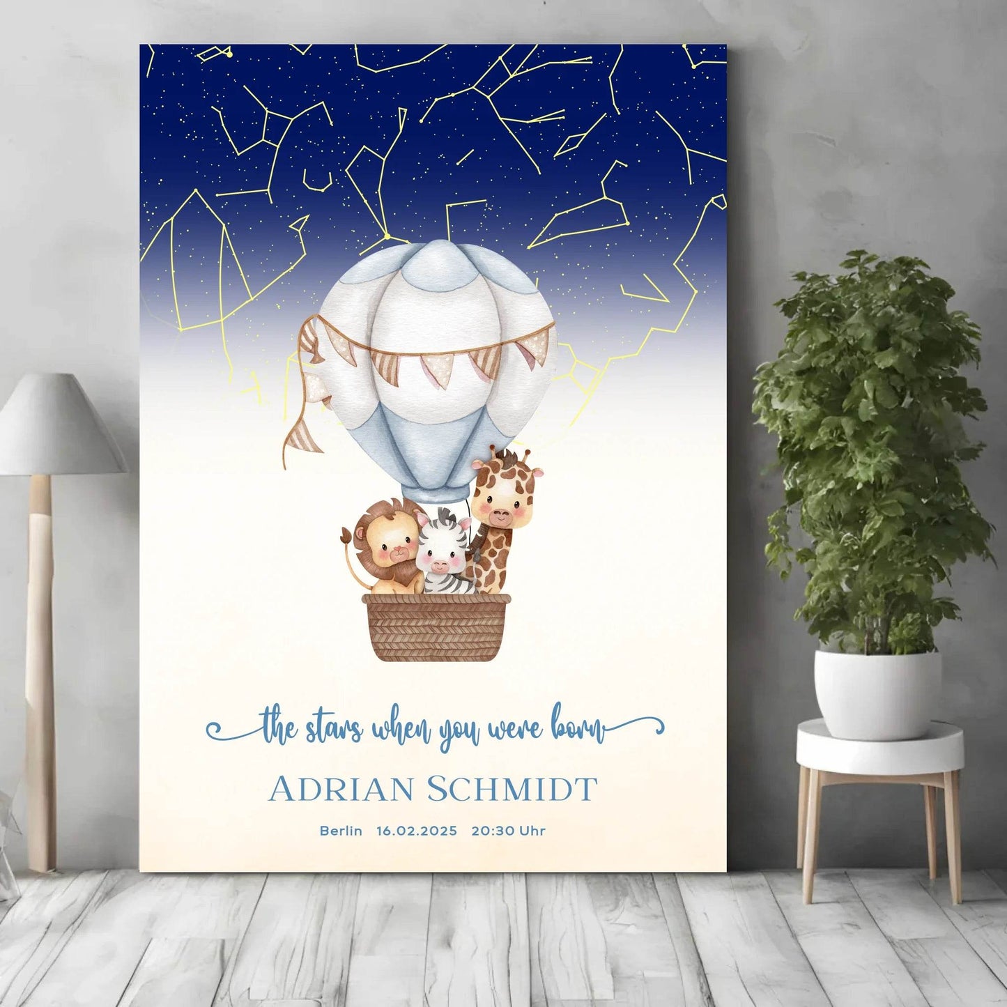 happy-prints.eu - Personalisierte Sternenkarte mit Löwe, Zebra und Giraffe im Heißluftballon auf beige mit blau - ein tolles Geschenk zur Geburt