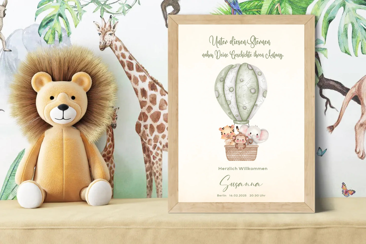 Personalisiertes Sternenbild mit Safari Tiere im grünen Heißluftballon -
