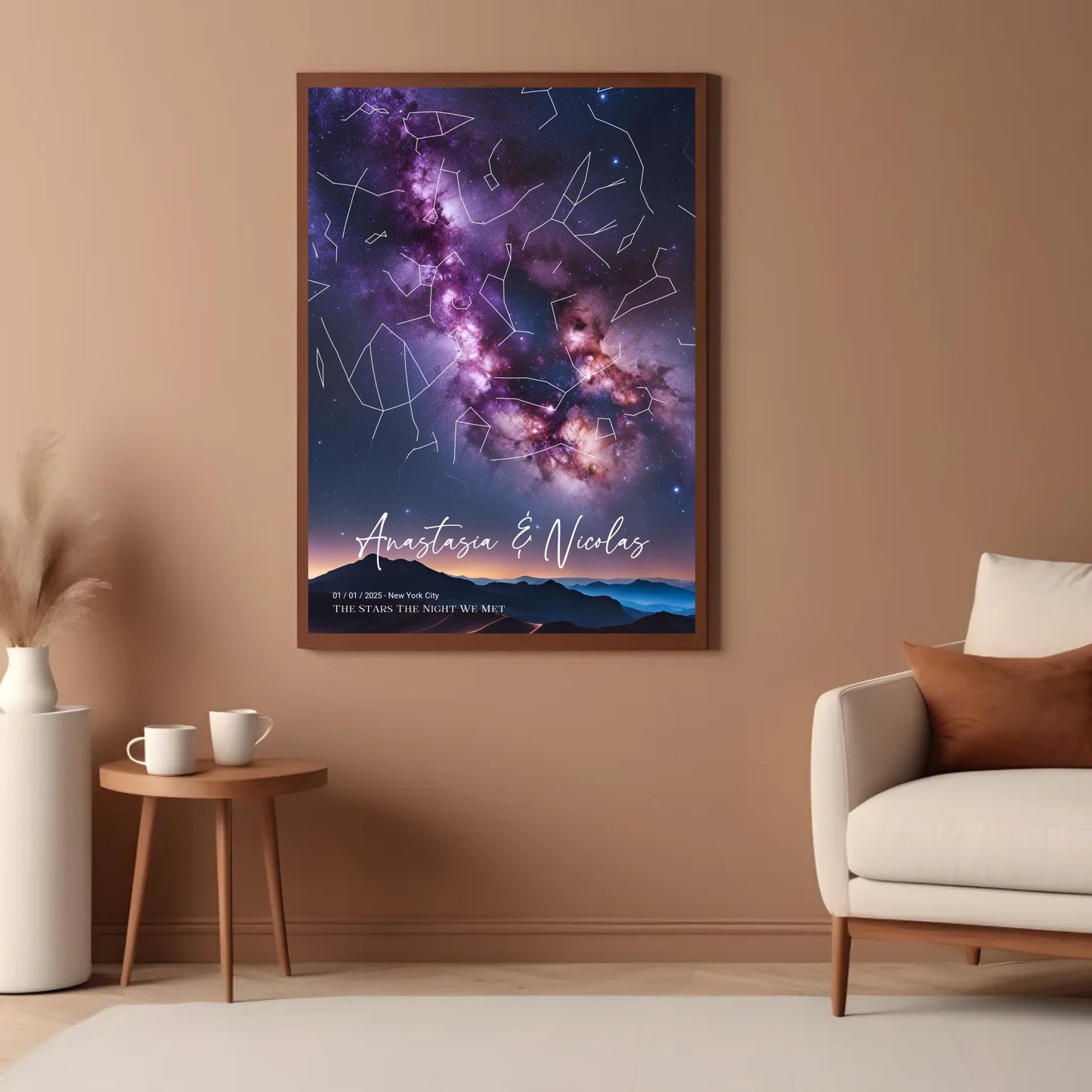 Personalisierte Sternenkarte mit Lichterspektakel am Sternenhimmel mit lila, blau, orange - Abendstimmung im Gebirge -