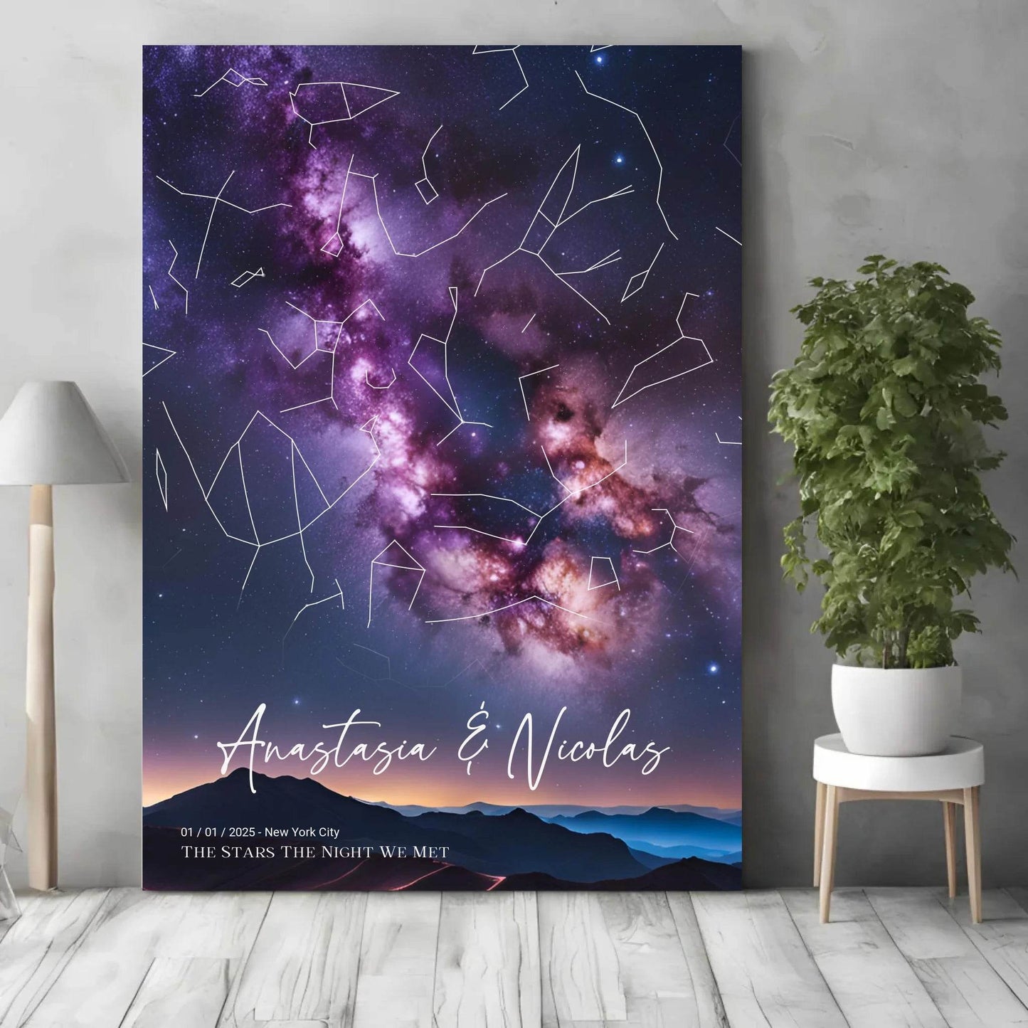 happy-prints.eu - Personalisierte Sternenkarte mit Lichterspektakel am Sternenhimmel mit lila, blau, orange - Abendstimmung im Gebirge