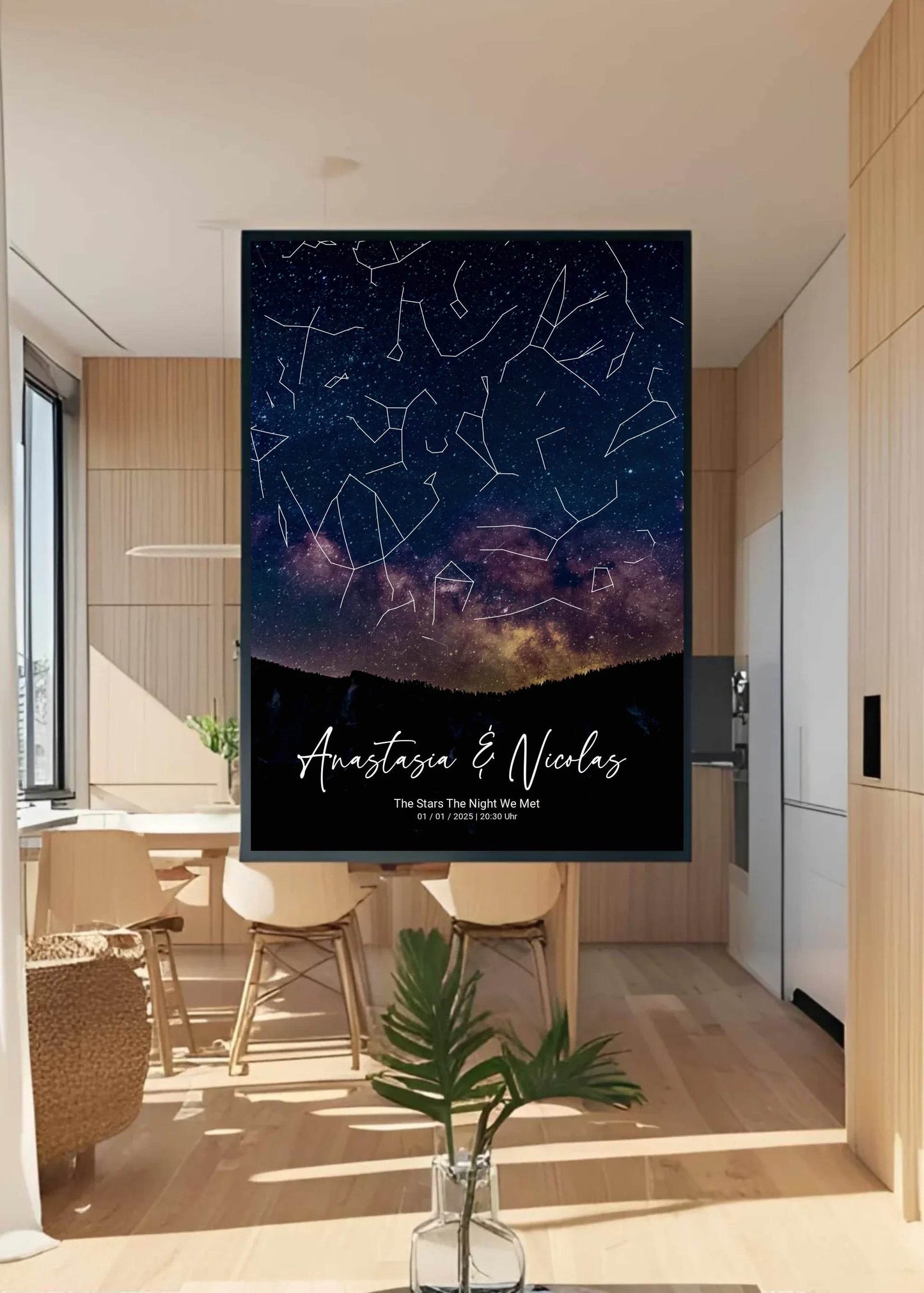 happy-prints.eu - Personalisierte Sternenkarte mit Gebirge bei Nacht mit Name, Spruch, Datum und Uhrzeit auf schwarz - verschiedene Größen für Poster oder mit Rahmen