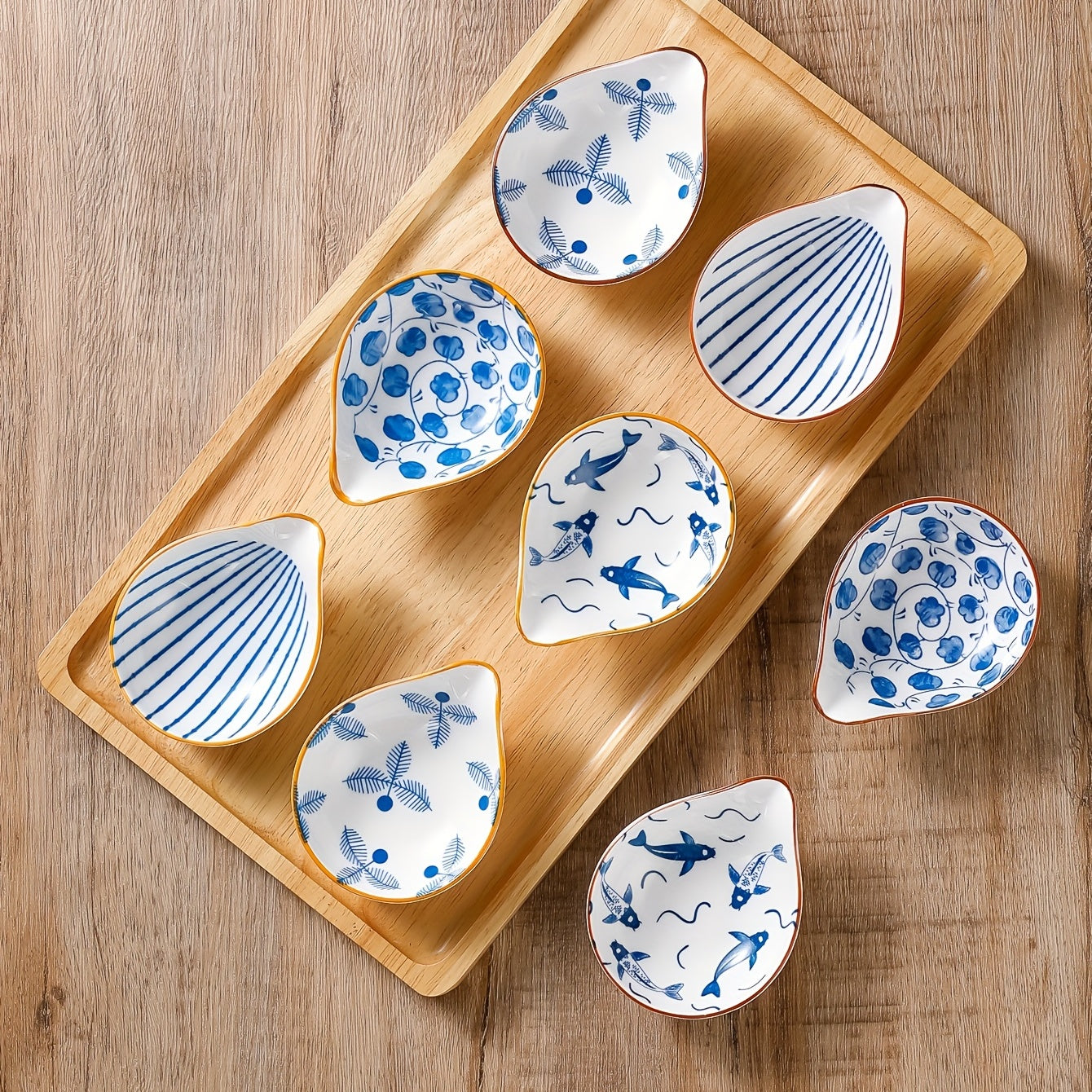 8er-Set Japanische Keramik Gewürzschalen – Mini-Keramikschälchen 9,5×7,5 cm mit Muschel-, Koi-, Blatt- & Blumenmotiv in Weiß/Blau/Goldgelb