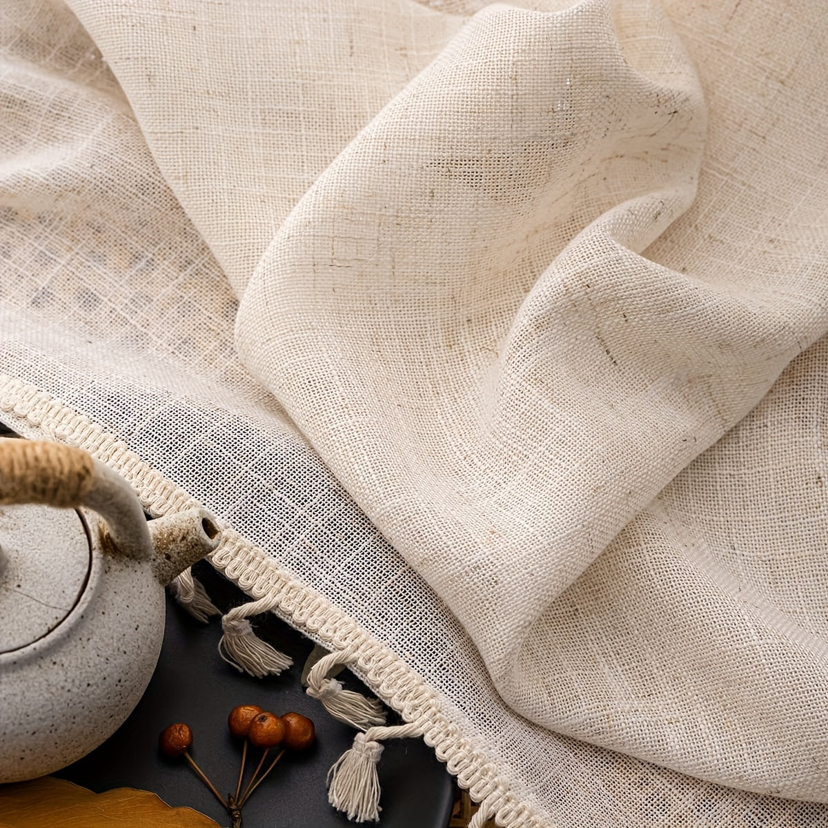 1 Stück Boho Vorhang mit bezaubernden Fransen „Golden Whisper“ – Durchsichtiger Lichtfilter-Vorhang in Beige mit Goldakzenten, Gewebt aus 100 % Polyester, Stangenfach-Design