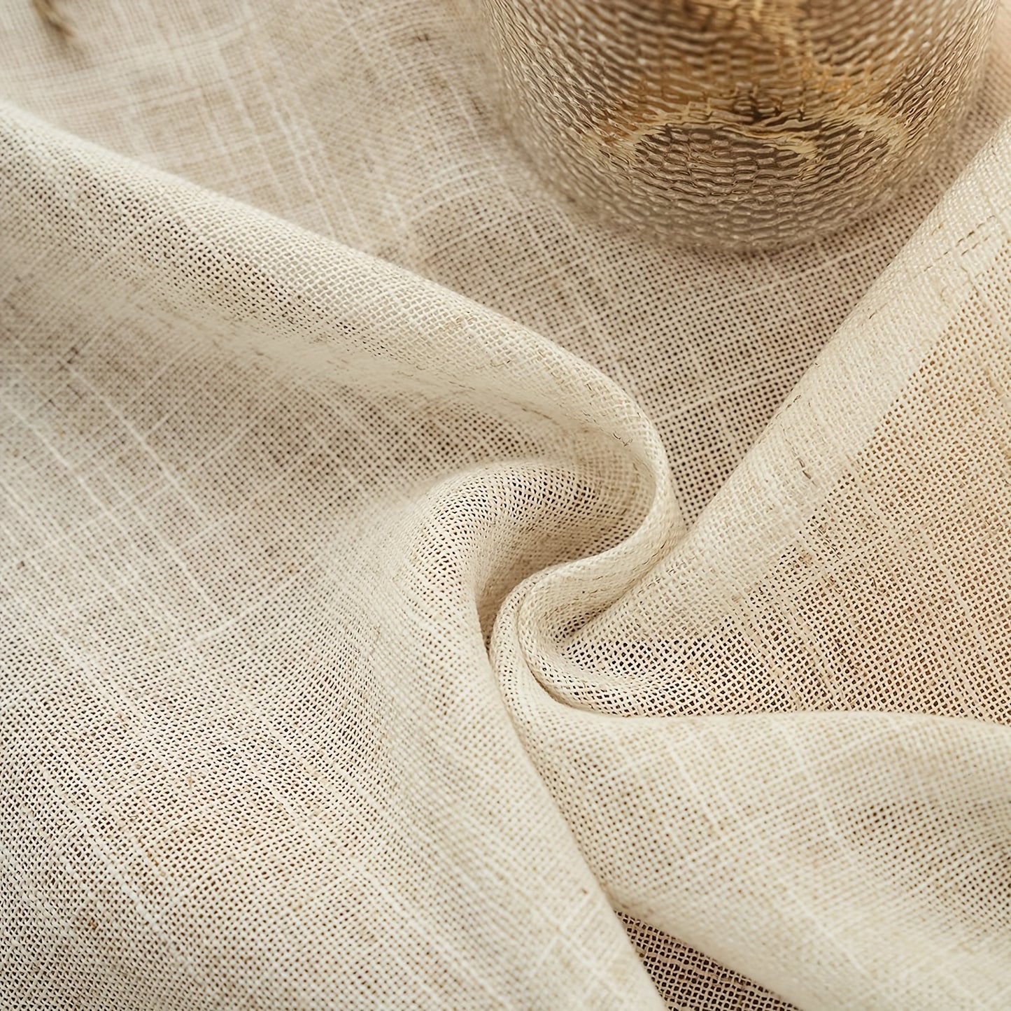 1 Stück Boho Vorhang mit bezaubernden Fransen „Golden Whisper“ – Durchsichtiger Lichtfilter-Vorhang in Beige mit Goldakzenten, Gewebt aus 100 % Polyester, Stangenfach-Design