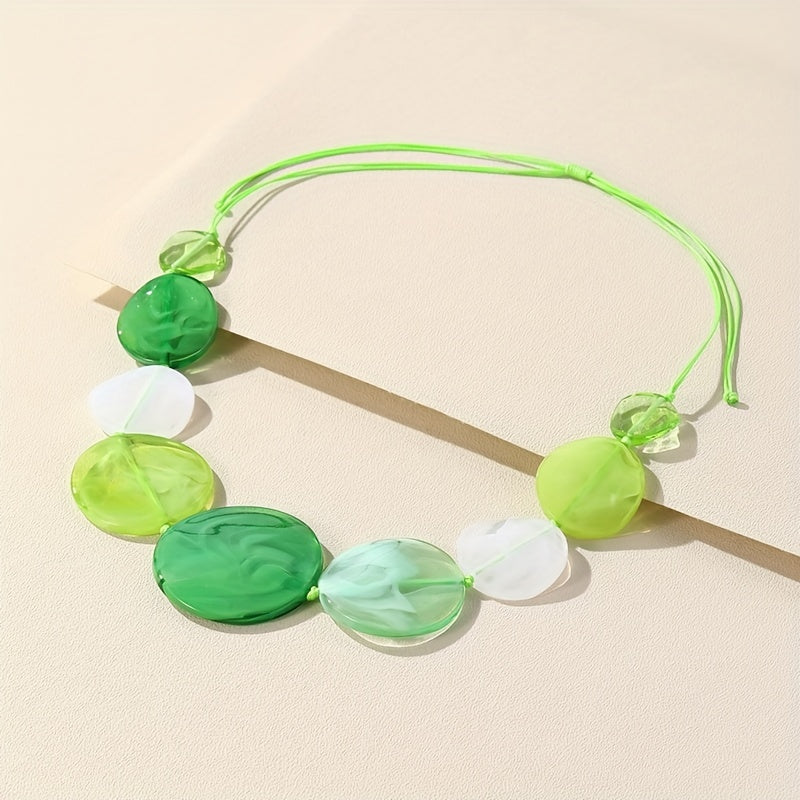 Bunte Sommer-Harzperlen Halskette Damen – Boho Vintage Schmuck mit rundem Anhänger, individuell einstellbare Länge bis 75cm, in 13 Farbrichtungen