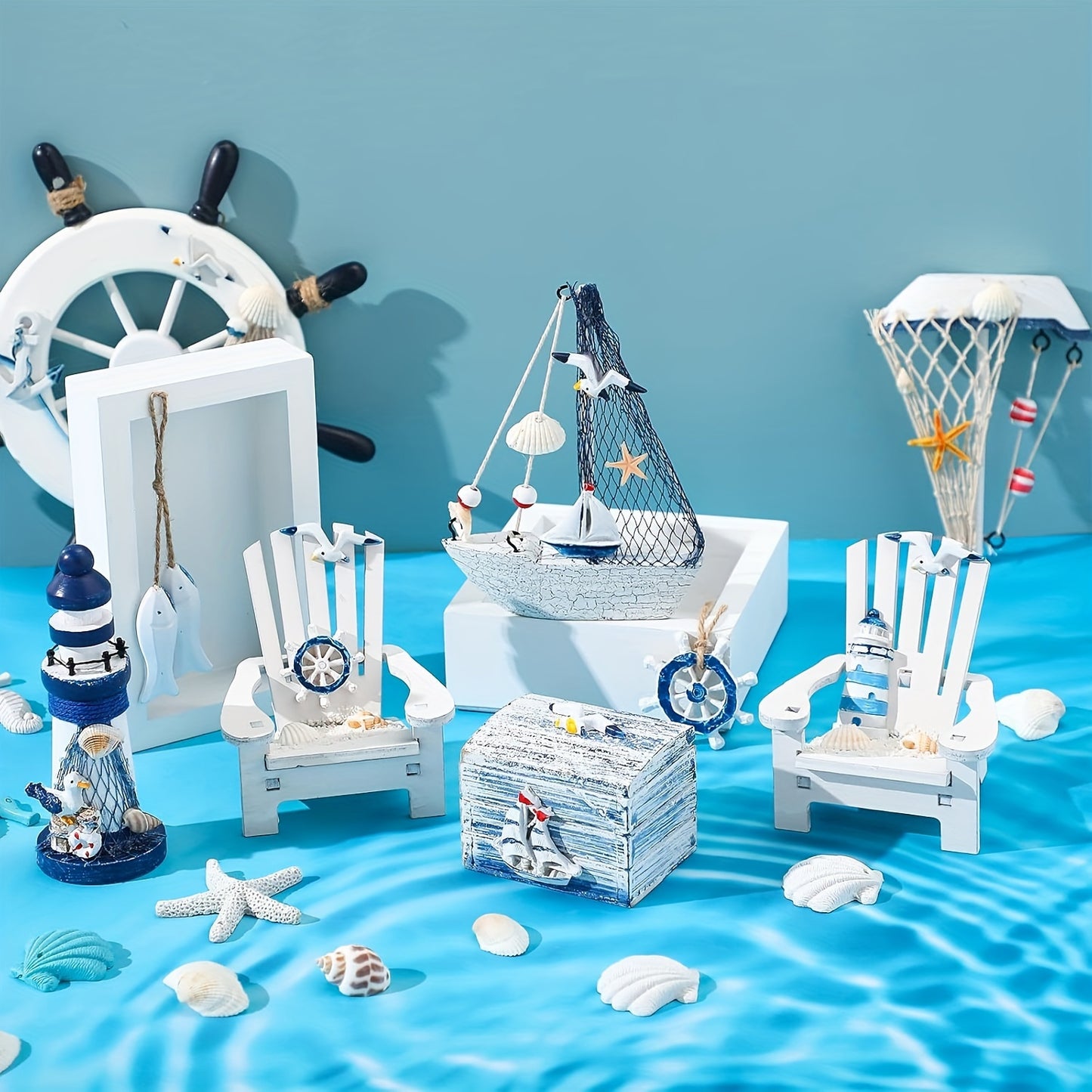 7-er Set mit süße maritime Holzfiguren wie Schiff, Leuchtturm, Rettungsring, Holzstuhl, Kiste und Fische in Blau & Weiß - bis 14,5cm Höhe