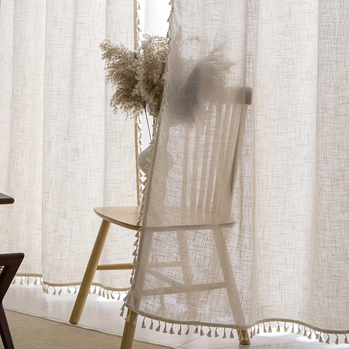 1 Stück Boho Vorhang mit bezaubernden Fransen „Golden Whisper“ – Durchsichtiger Lichtfilter-Vorhang in Beige mit Goldakzenten, Gewebt aus 100 % Polyester, Stangenfach-Design