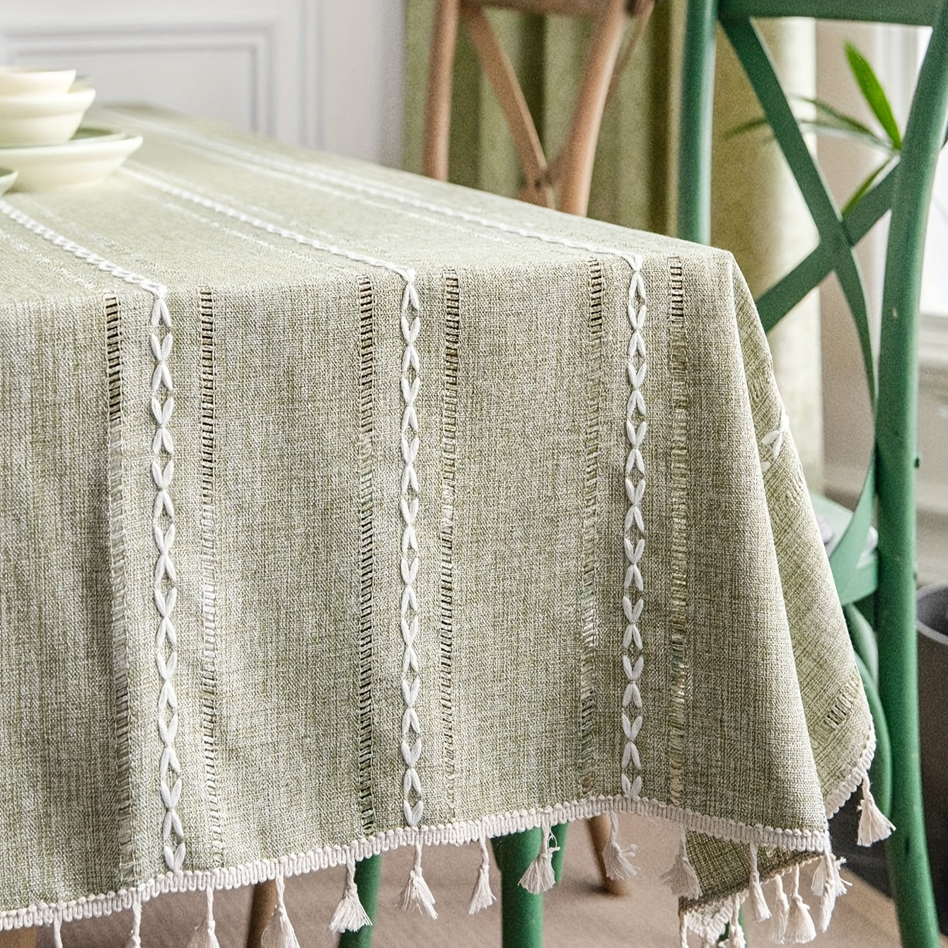 Boho Tischdecke „Salbei Moments“ in Salbeigrün und Weiß – Rechteckige Tischwäsche mit Geometrischem Kreuz-Muster in 5 Größen
