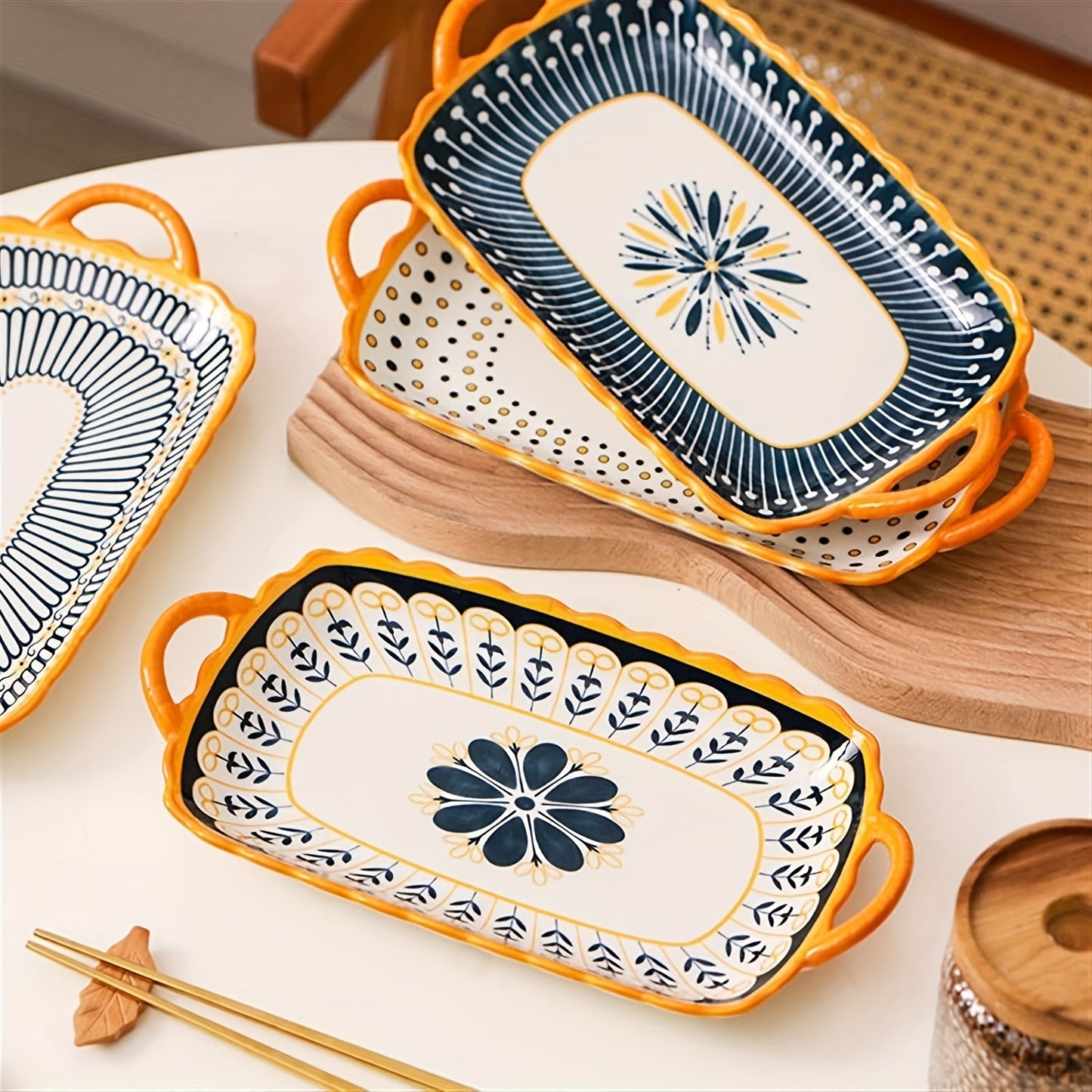 2er-Set Rechteckige Keramikteller in Blau, Gelb und Weiß – Servierteller mit Griffen, Sommerliches Blumen- & Geometrie-Design - 2 Designs