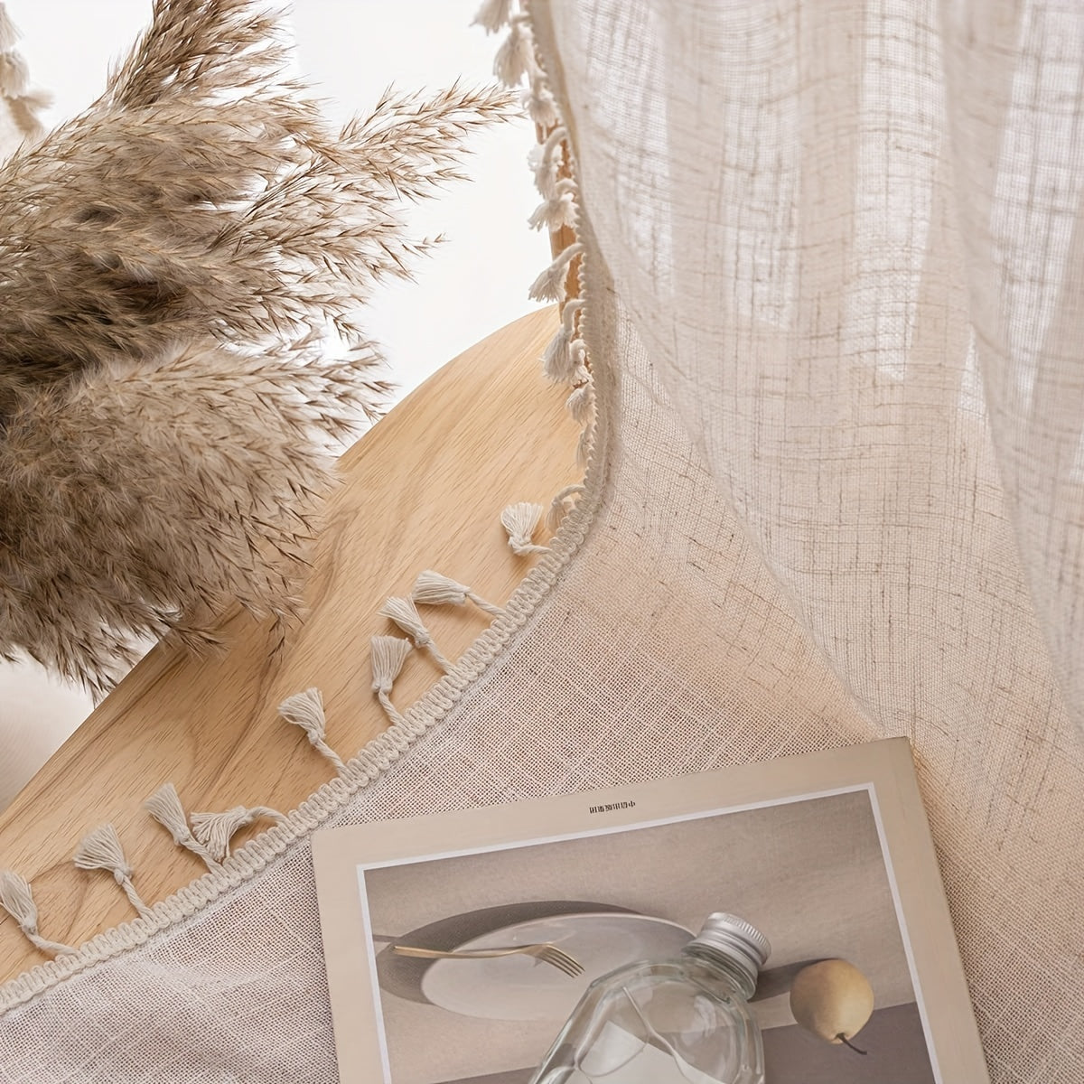 1 Stück Boho Vorhang mit bezaubernden Fransen „Golden Whisper“ – Durchsichtiger Lichtfilter-Vorhang in Beige mit Goldakzenten, Gewebt aus 100 % Polyester, Stangenfach-Design