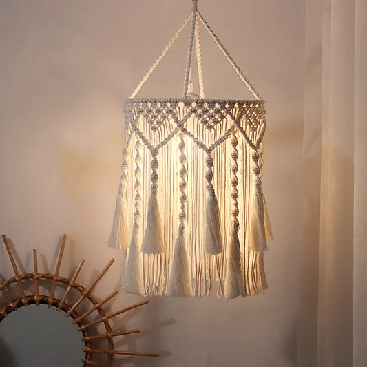 Hübscher handgefertigter Lampenschirm in tollen Boho Farben – mit wunderschönen Motiven und Quasten