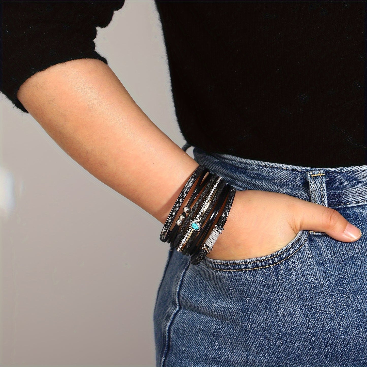 Wunderschönes Retro Kreuz-Armband für Damen – Mehrteiliges Kunstleder Schmuckarmband mit blauen Steinen & Strass - 19,5cm Durchmesser - 7 Farben