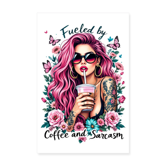 Personalisiertes Poster mit Mädchen und Spruch "Fueled by coffee and sarcasm" - 20x30 cm - Motiv, Bild, Text und Produkt einfach änderbar - Weiß One size