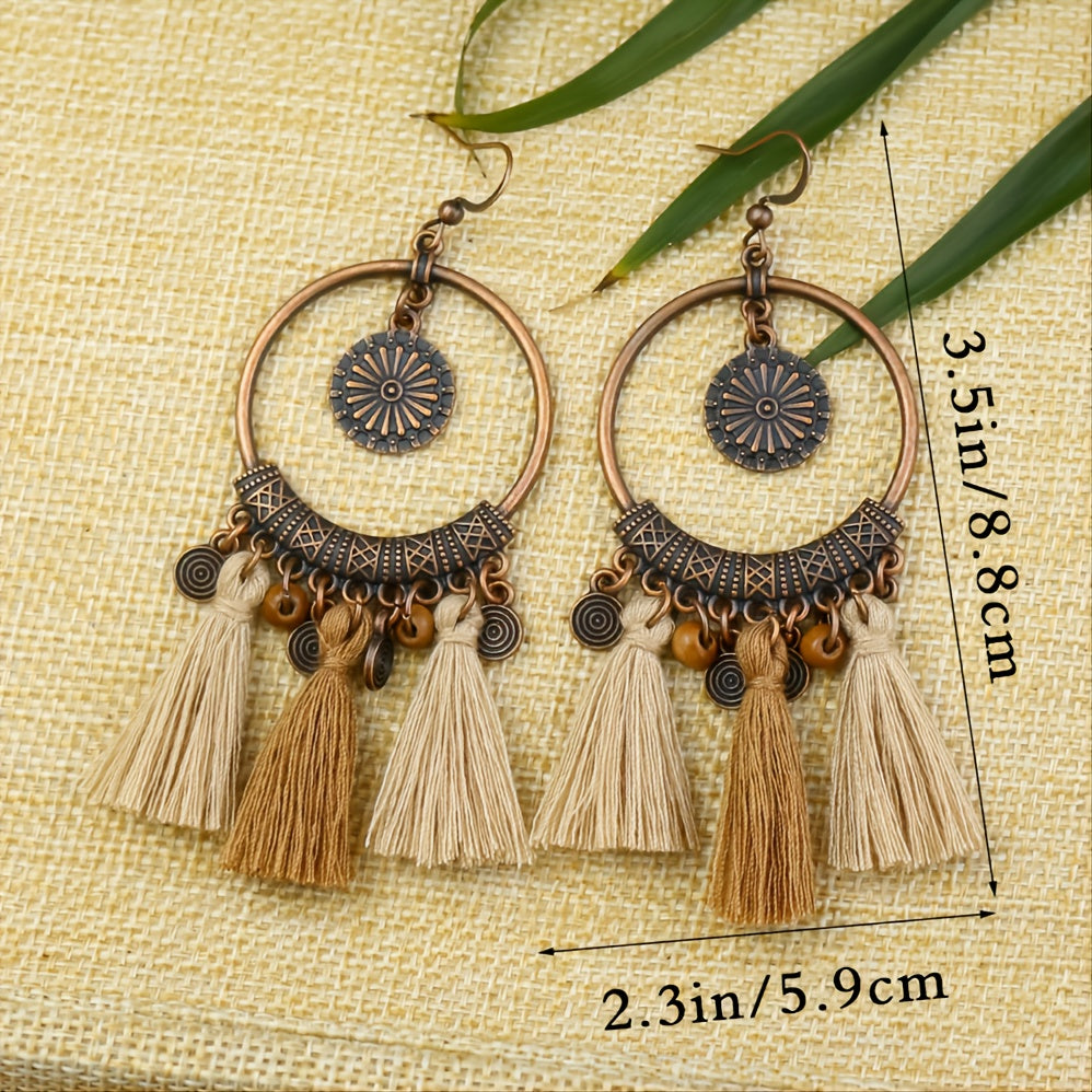 Auffällige Boho Damen-Ohrringe mit Vintage Kupferring und runden Quasten  in Hellbeige & Mittelbraun - Zinklegierung, 8,8cm lang & 5,9cm breit