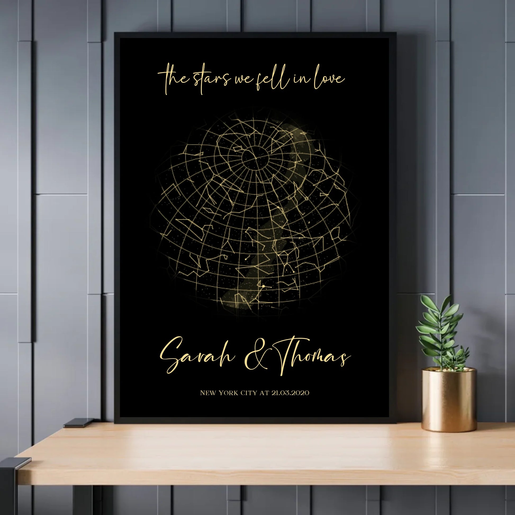 Persönliche Sternenkarte nach Ort und Datum mit Text - in gold und schwarz - Exklusives Holzrahmen-Poster mit Halbglanzpapier, bruchsicheres Plexiglas und FSC-zertifiziertes Papier