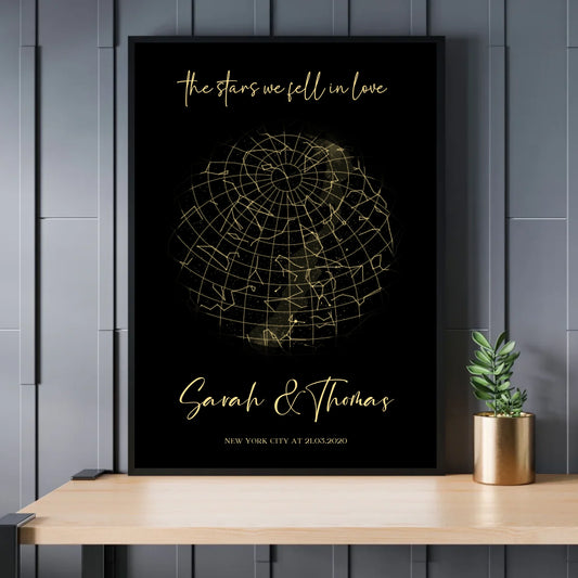 Persönliche Sternenkarte nach Ort und Datum mit Text - in gold und schwarz - Exklusives Holzrahmen-Poster mit Halbglanzpapier, bruchsicheres Plexiglas und FSC-zertifiziertes Papier
