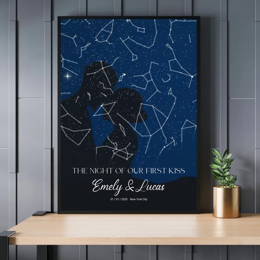 Personalisierte Sternenkarte mit Name, Datum und Ort mit Liebespaar - verschiedene Größen - als Poster oder mit Rahmen - Exklusives Holzrahmen-Poster mit Halbglanzpapier, bruchsicheres Plexiglas und FSC-zertifiziertes Papier