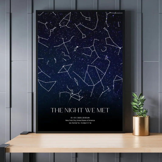 Personalisierte Nacht Sternenkarte mit blau und schwarz - verschiedene Größen für Poster oder mit Rahmen - Exklusives Holzrahmen-Poster mit Halbglanzpapier, bruchsicheres Plexiglas und FSC-zertifiziertes Papier