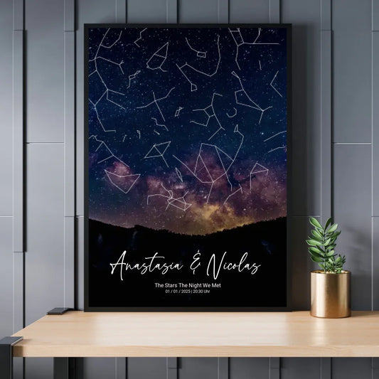 Personalisierte Sternenkarte mit Gebirge bei Nacht mit Name, Spruch, Datum und Uhrzeit auf schwarz - verschiedene Größen für Poster oder mit Rahmen - Exklusives Holzrahmen-Poster mit Halbglanzpapier, bruchsicheres Plexiglas und FSC-zertifiziertes Papier