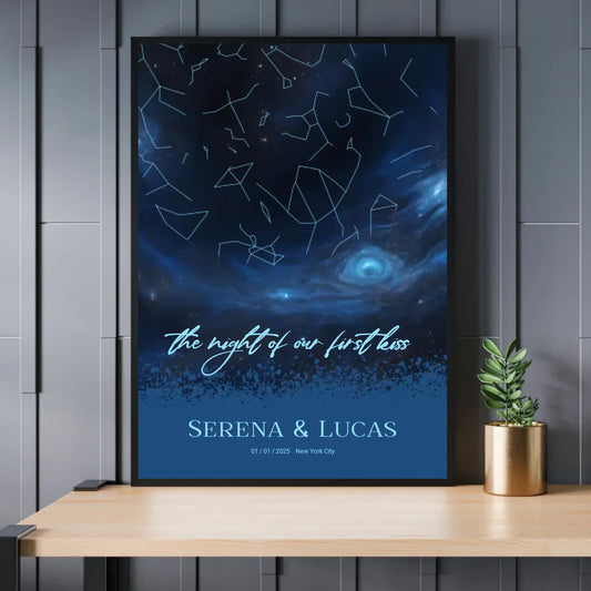 Personalisierte Sternenkarte mit Milchstraße in blau - Exklusives Holzrahmen-Poster mit Halbglanzpapier, bruchsicheres Plexiglas und FSC-zertifiziertes Papier