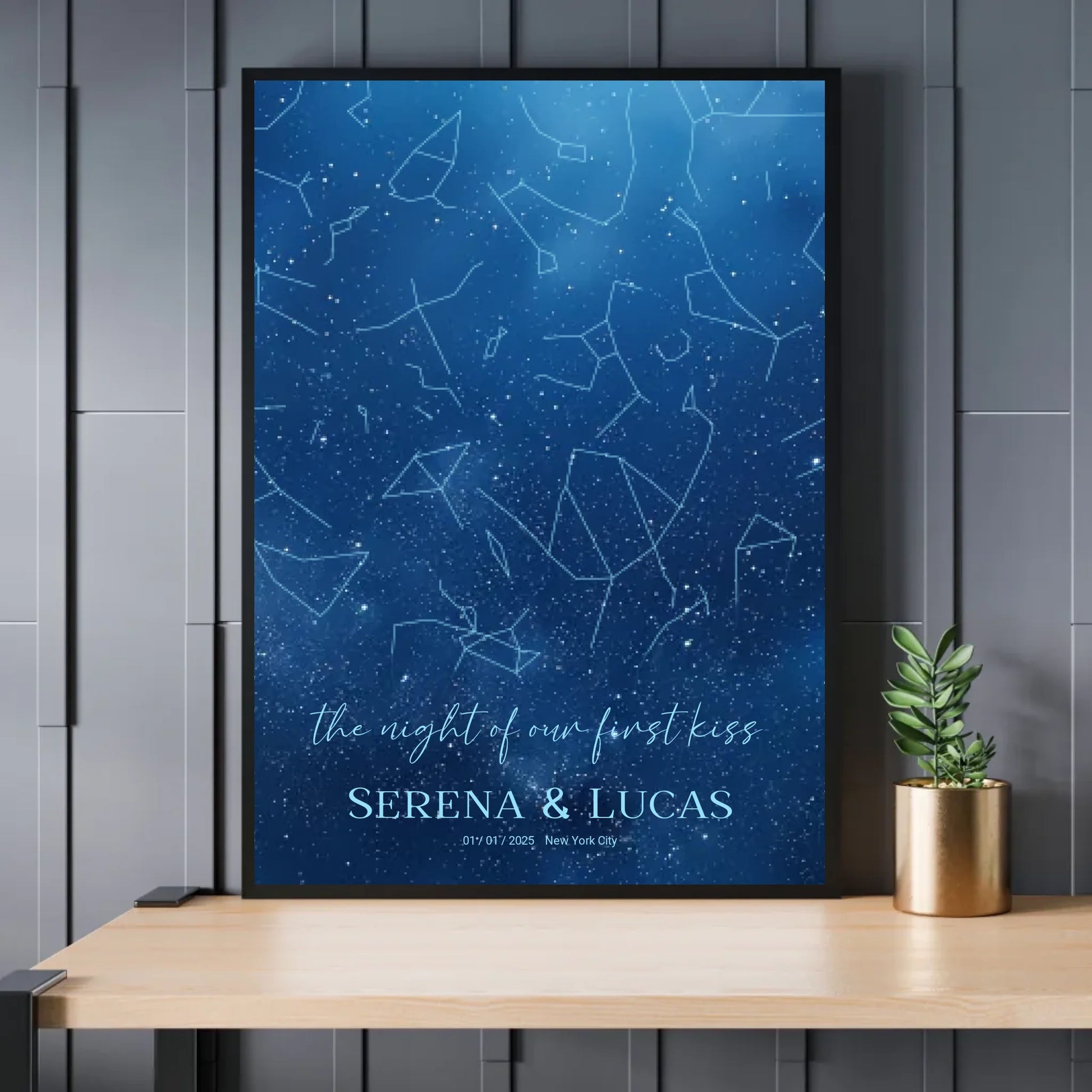 Personalisierte Sternenkarte mit allover Sternenbild in den tollen Farben blau, weiß und navy - Exklusives Holzrahmen-Poster mit Halbglanzpapier, bruchsicheres Plexiglas und FSC-zertifiziertes Papier
