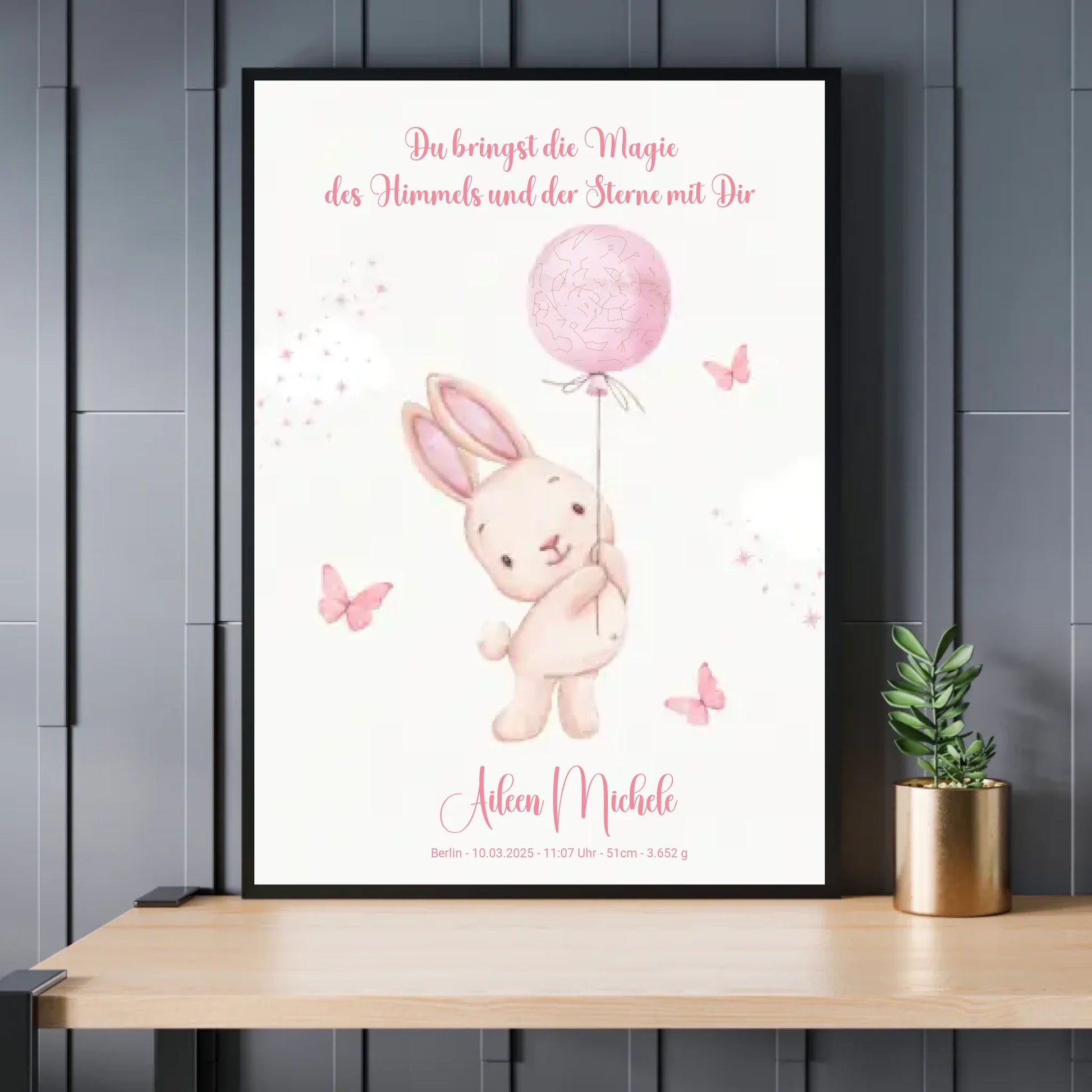 Personalisiertes Sternenbild mit Hase - für Mädchen - Exklusives Holzrahmen-Poster mit Halbglanzpapier, bruchsicheres Plexiglas und FSC-zertifiziertes Papier
