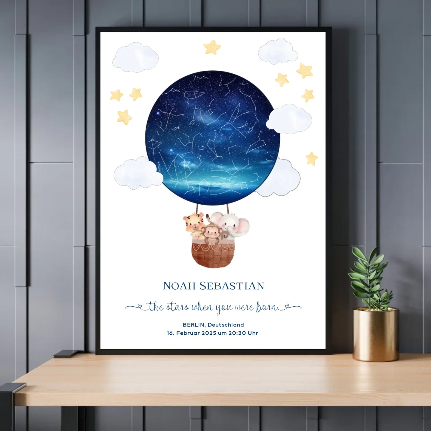 Personalisiertes Sternenbild mit Tiere im Heißluftballon - Geschenk für ein Baby zur Geburt - Exklusives Holzrahmen-Poster mit Halbglanzpapier, bruchsicheres Plexiglas und FSC-zertifiziertes Papier