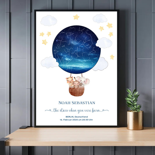 Personalisiertes Sternenbild mit Tiere im Heißluftballon - Geschenk für ein Baby zur Geburt - Exklusives Holzrahmen-Poster mit Halbglanzpapier, bruchsicheres Plexiglas und FSC-zertifiziertes Papier