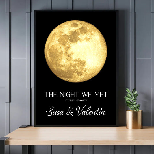 Personalisierte Mondkarte auf schwarz - Persönliche Koordinaten nach Ort und Datum - Mond in blau, silber und gold verfügbar - Design kann individuell angepasst werden - Exklusives Holzrahmen-Poster mit Halbglanzpapier, bruchsicheres Plexiglas und FSC-zertifiziertes Papier