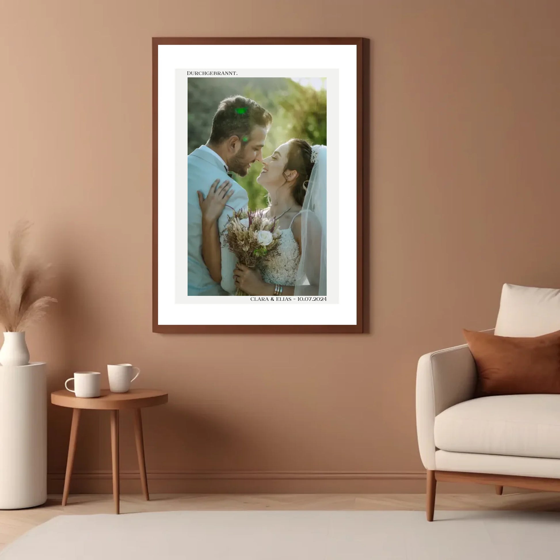 Personalisiertes Poster zur Hochzeit - Durchgebrannt! - Minimalistisches Design mit Brautpaar -