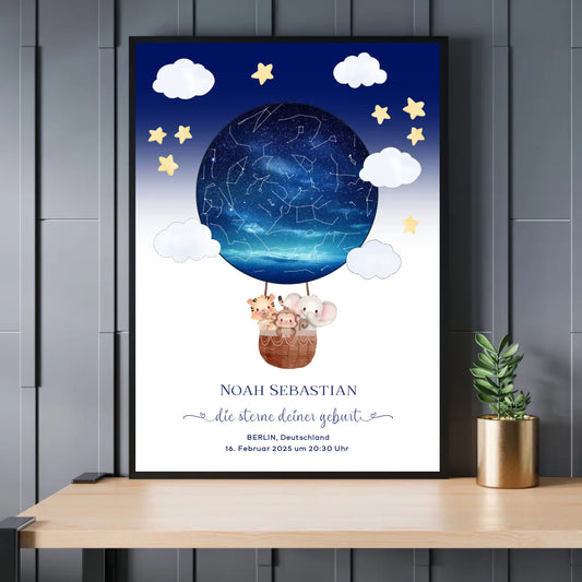 Personalisierte Sternenkarte mit Wildtiere auf beige - Exklusives Holzrahmen-Poster mit Halbglanzpapier, bruchsicheres Plexiglas und FSC-zertifiziertes Papier
