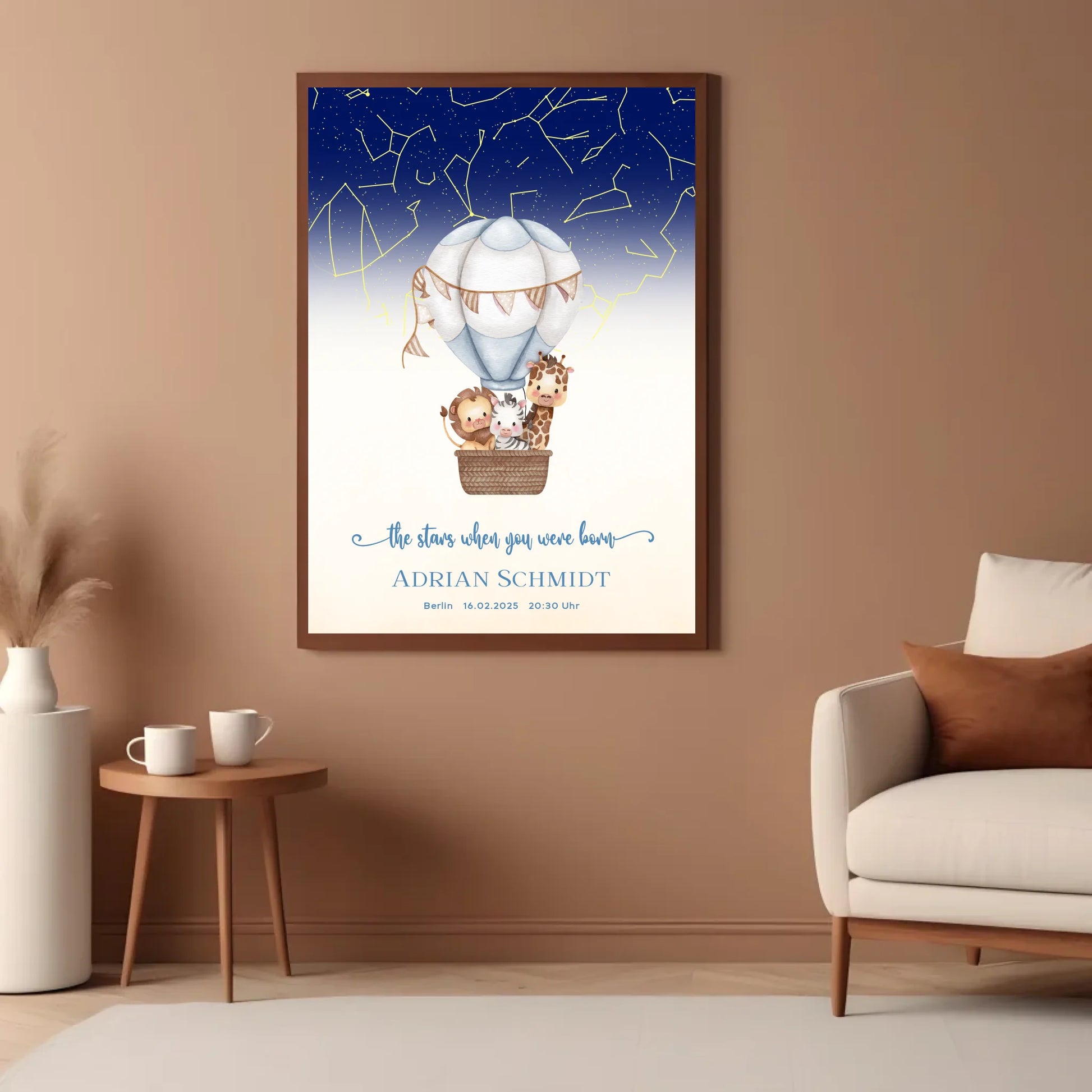 Personalisierte Sternenkarte mit Löwe, Zebra und Giraffe im Heißluftballon auf beige mit blau - ein tolles Geschenk zur Geburt -