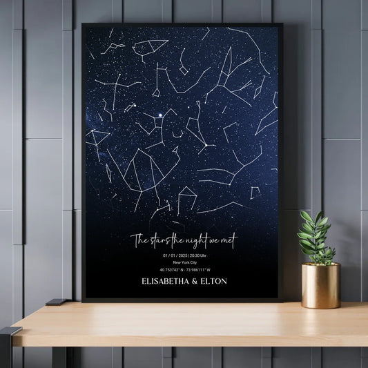 Personalisierte individuelle Sternenkarte mit Name, Datum und Ort - als Poster oder mit Rahmen - Exklusives Holzrahmen-Poster mit Halbglanzpapier, bruchsicheres Plexiglas und FSC-zertifiziertes Papier