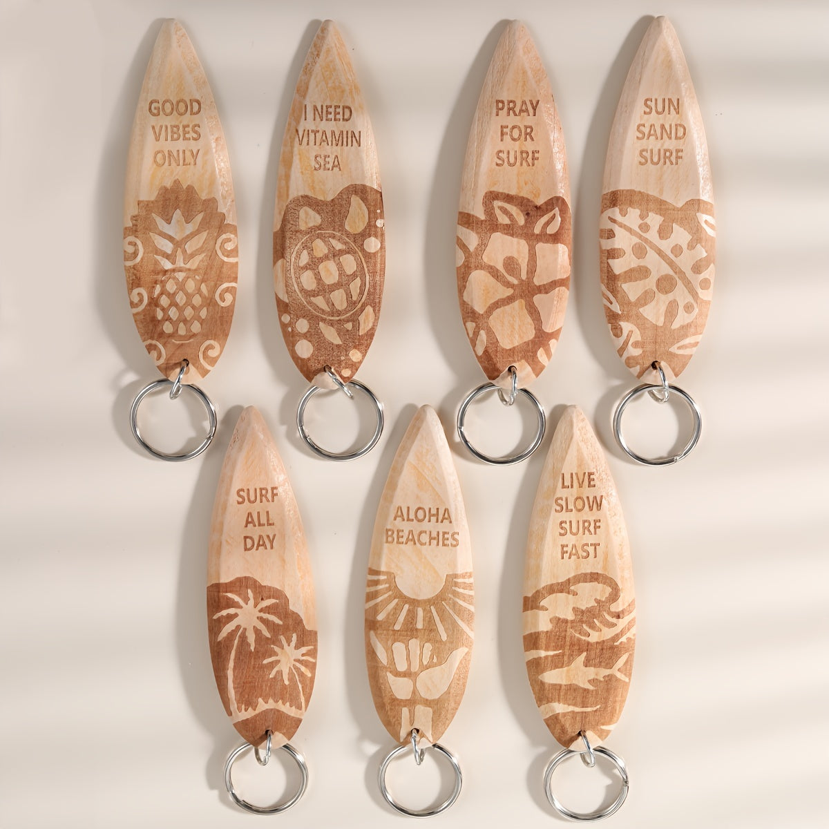 7-teiliges Damen Surfboard Schlüsselanhänger-Set aus Holz – Sommerliche Motive & liebevolle Sprüche für Damen-Rucksack, Schlüsselbund & Strandparty