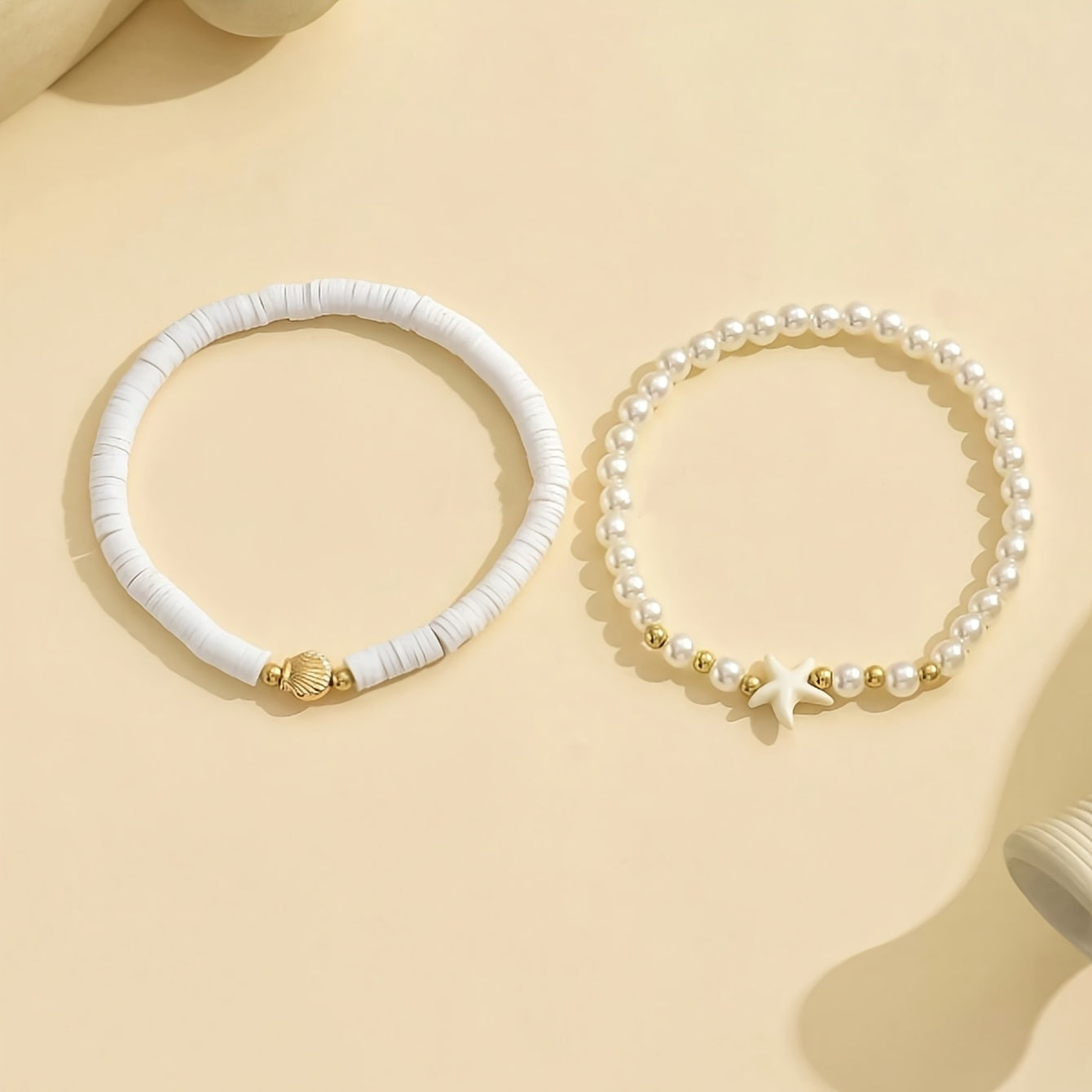 2er-Set Damen-Fußkettchen Boho-Stil – maritime Muschel- und Seestern-Designs mit hübschen Perlen in Weiß & Gold für Sommer und Urlaub
