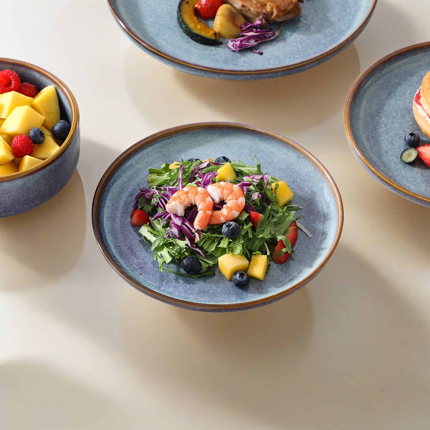12-teiliges Steingutgeschirr-Set „Glanz & Genuss“ – Klassisches Service mit Teller, Dessertteller & Müslischalen für 4 Personen, Glatte Oberfläche & Stapelbar